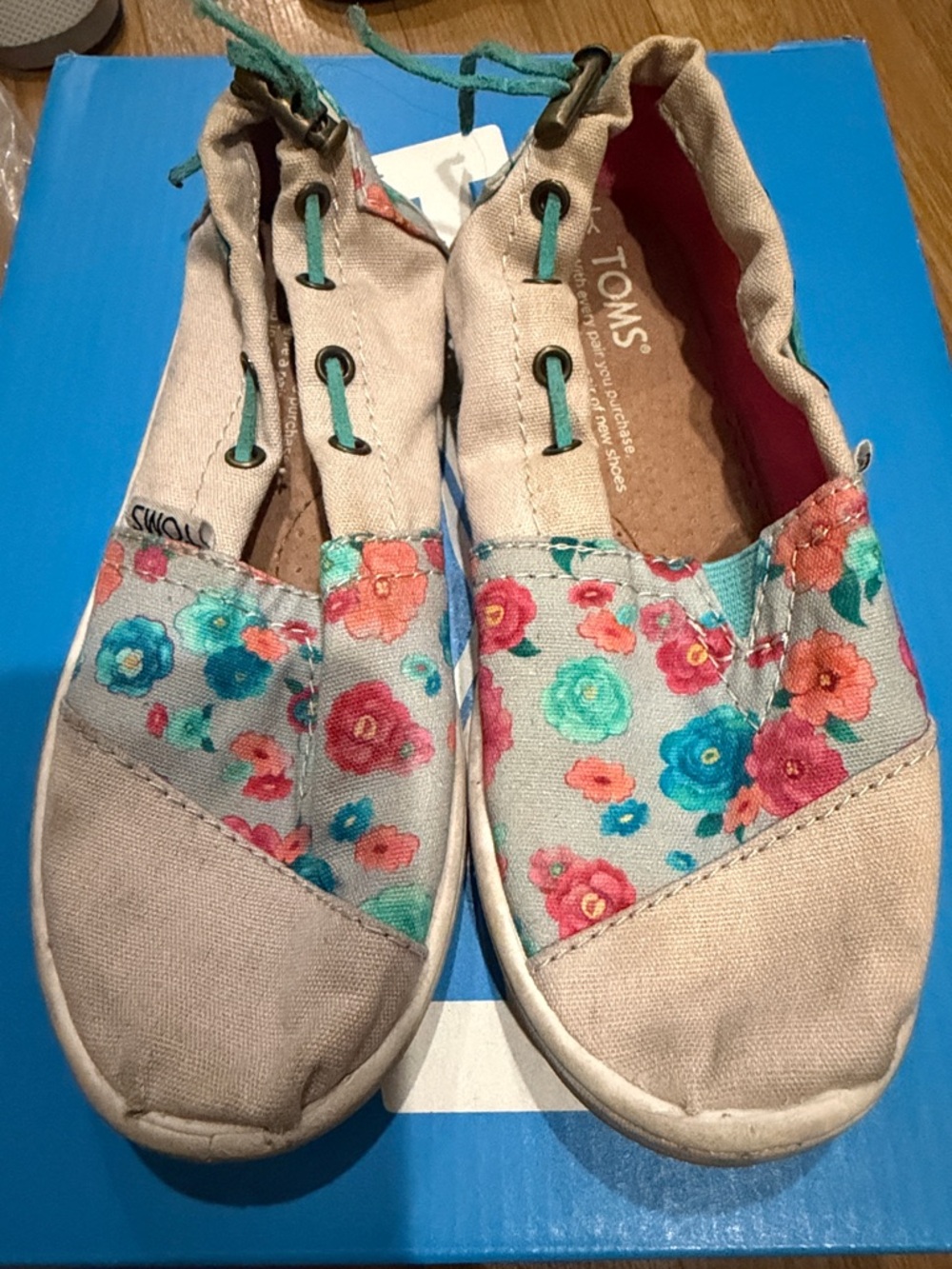 TOMS Kids Canvas Slip-On Sneakers in Beige with Turquoise & Coral Floral Print